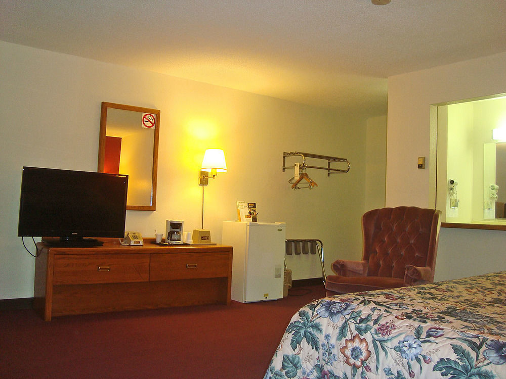 Amerivu Inn & Suites-Avon Exterior photo