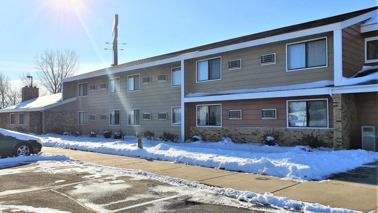 Amerivu Inn & Suites-Avon Exterior photo