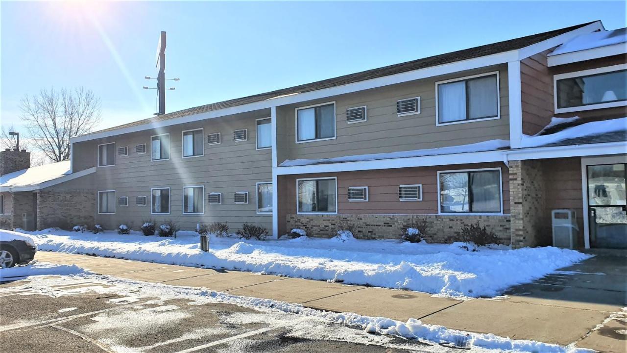 Amerivu Inn & Suites-Avon Exterior photo